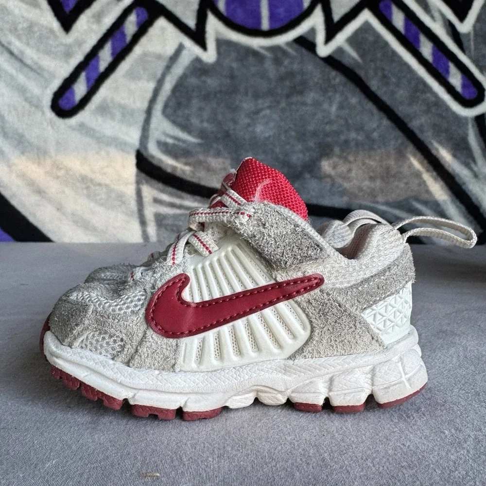 Size 5c - Toddler's Nike Vomero 5 SE Sail/University Red (IO9260 100)